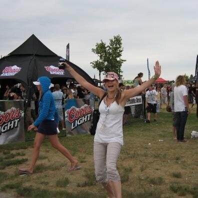 Mom, wife ,reality tv junkie, crossfitter (sometimes) , bartender, dog lover