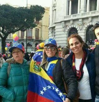 Soy del tiempo de la locha, la puya, el medio y el real! Del tiempo de las 7 estrellas! Del tiempo de la armonia! Del tiempo de mi Venezuela! Miss U!!