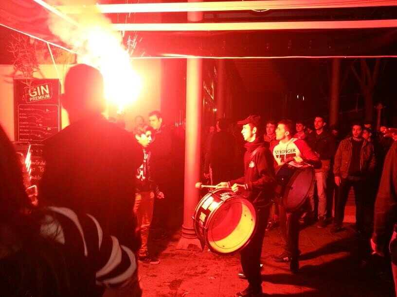 Hacer lo que quieres es LIBERTAD,gustarte lo que haces es FELICIDAD.. Mi vida mi ruina...ULTRAS!!