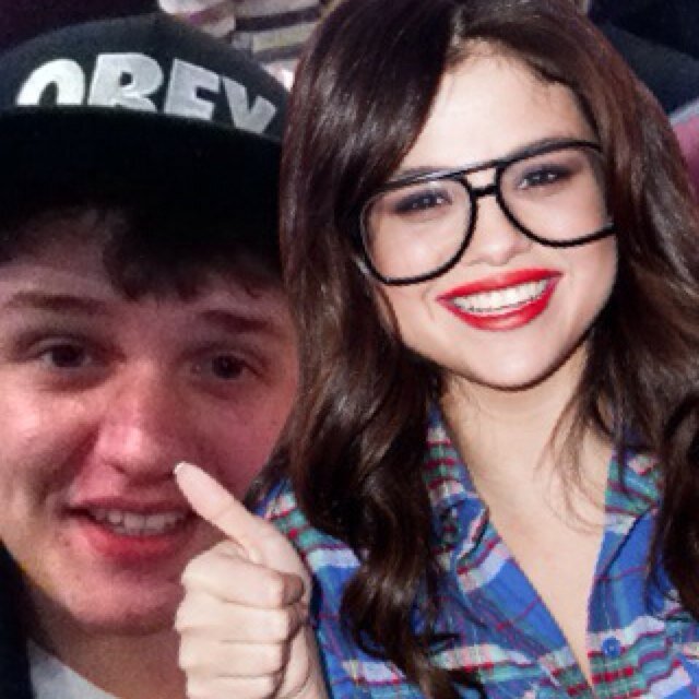 Coler, delevingner, go goer, arianator and crazy about towie an mic. Sammykins is the name, being sassy is the game!