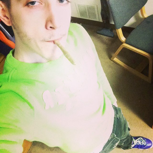 TDavis412's profile picture. I'm swagged out 19 year old who goes to La Roche. get to know me if you wanna find out more #TeamPacc#TeamFollowBack