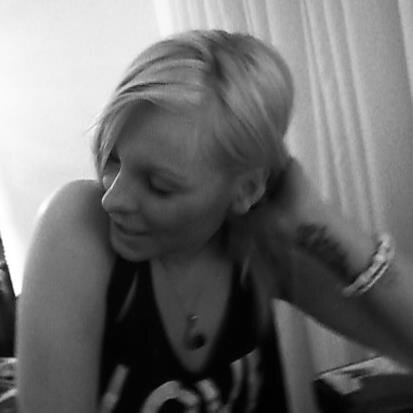 Dancer, mumma, Artist, complementary Holistic Health Practitioner, miracle worker,Yoga, hooper, foodie ;)