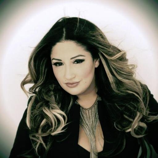 AnnaCantuArtist's profile picture. 