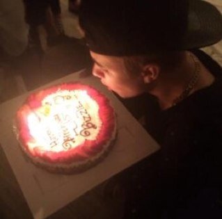 i gave u a free follow so please follow @ilovekidrauhlsm  . she follows back ..  #BELIEBER