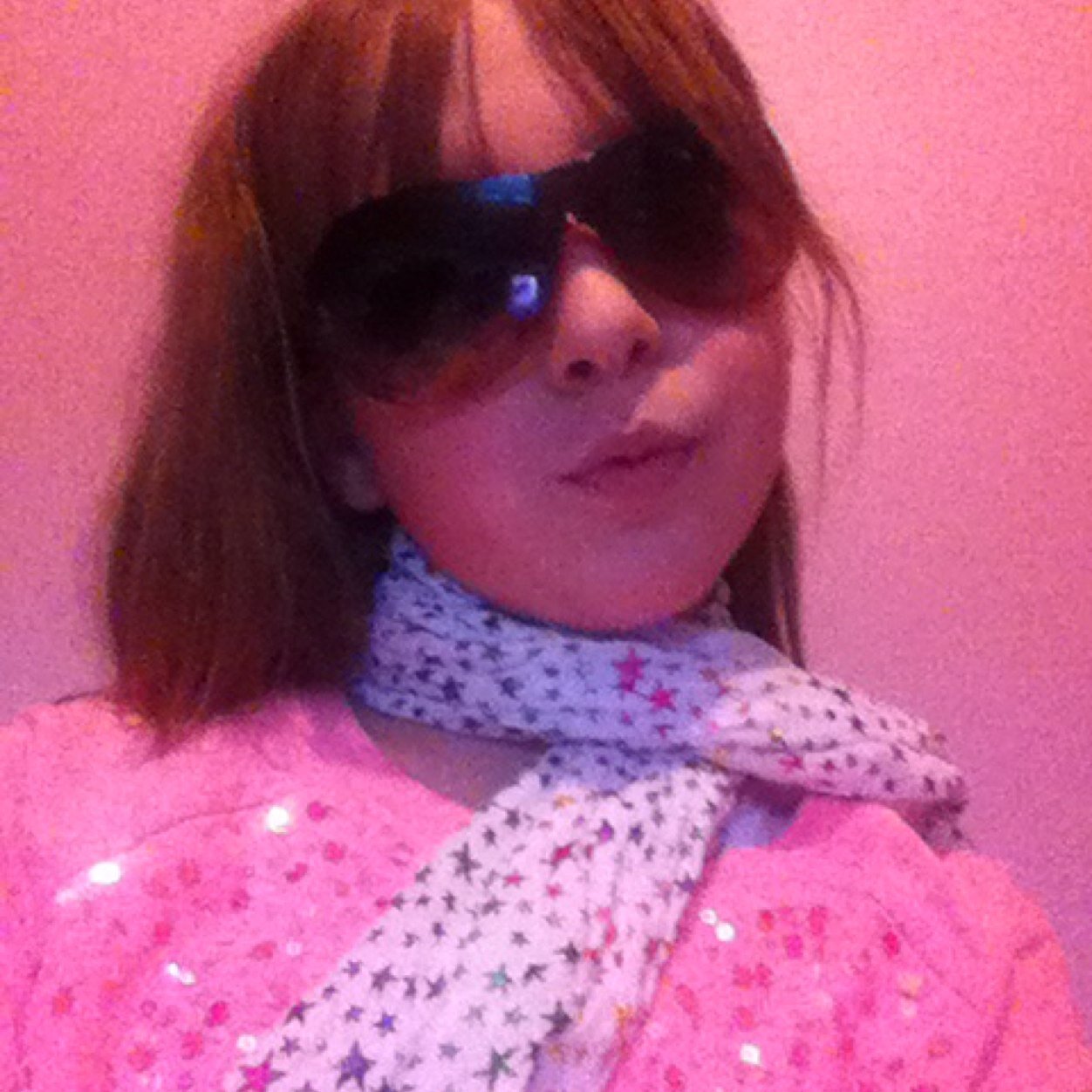 Sup I'm nine years old and I love to sing and one of the songs I love to sing is wreaking ball by Miley Cyrus ✌️