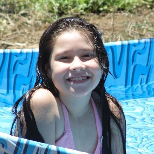 Uma menina alegre,divertida ecuriosa ;D