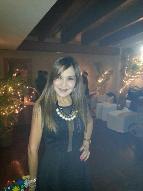 Medico Cirujano. Medicina Estetica. Miembro de la UIME. Cantante profesional. Madre orgullosa de dos Muchachotes, lo mas hermoso q me ha dado la vida!