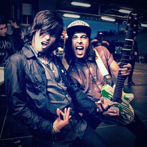 This page is for fans that are obsessed with bands :) an if you want to follow my personal account @Sarahhh_2906