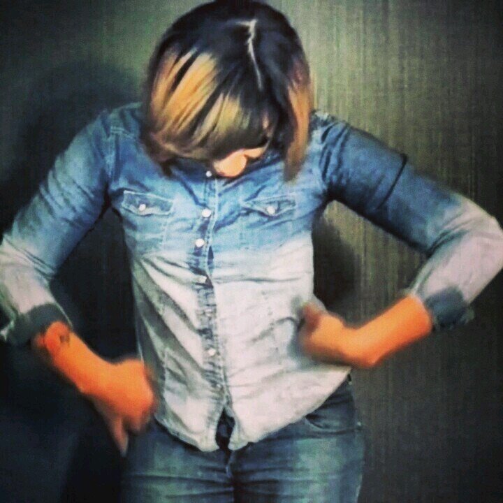 EVERYONE ♥'S A REDBONE ♥♥ & EVERYBODY SHOULD KNOW THIS REDBONE NEVER SCARED TO SAY HOW SHE FEELS..
*SlappingBitches*