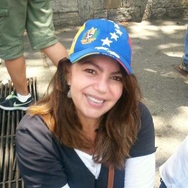 Tatianaescobar's profile picture. Periodista y Artista Plástico.