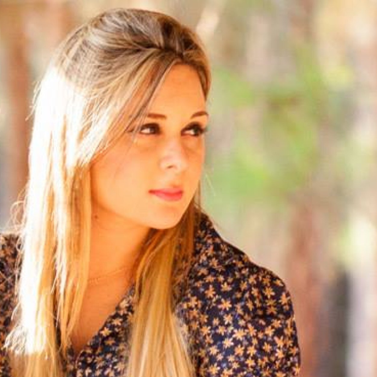 Observadora do mundo: Jornalista, Fotógrafa, especialista em Assessora de Imprensa, Produtora de Tv, MKT ,Corinthiana e FELIZ.