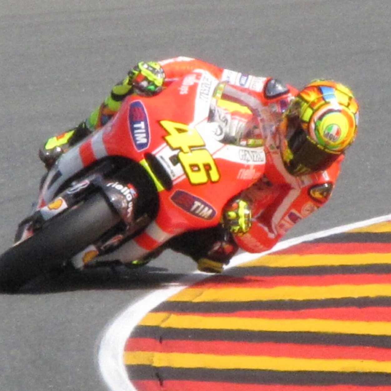 homelubber's profile picture. Lover of land & sea. Love working online.