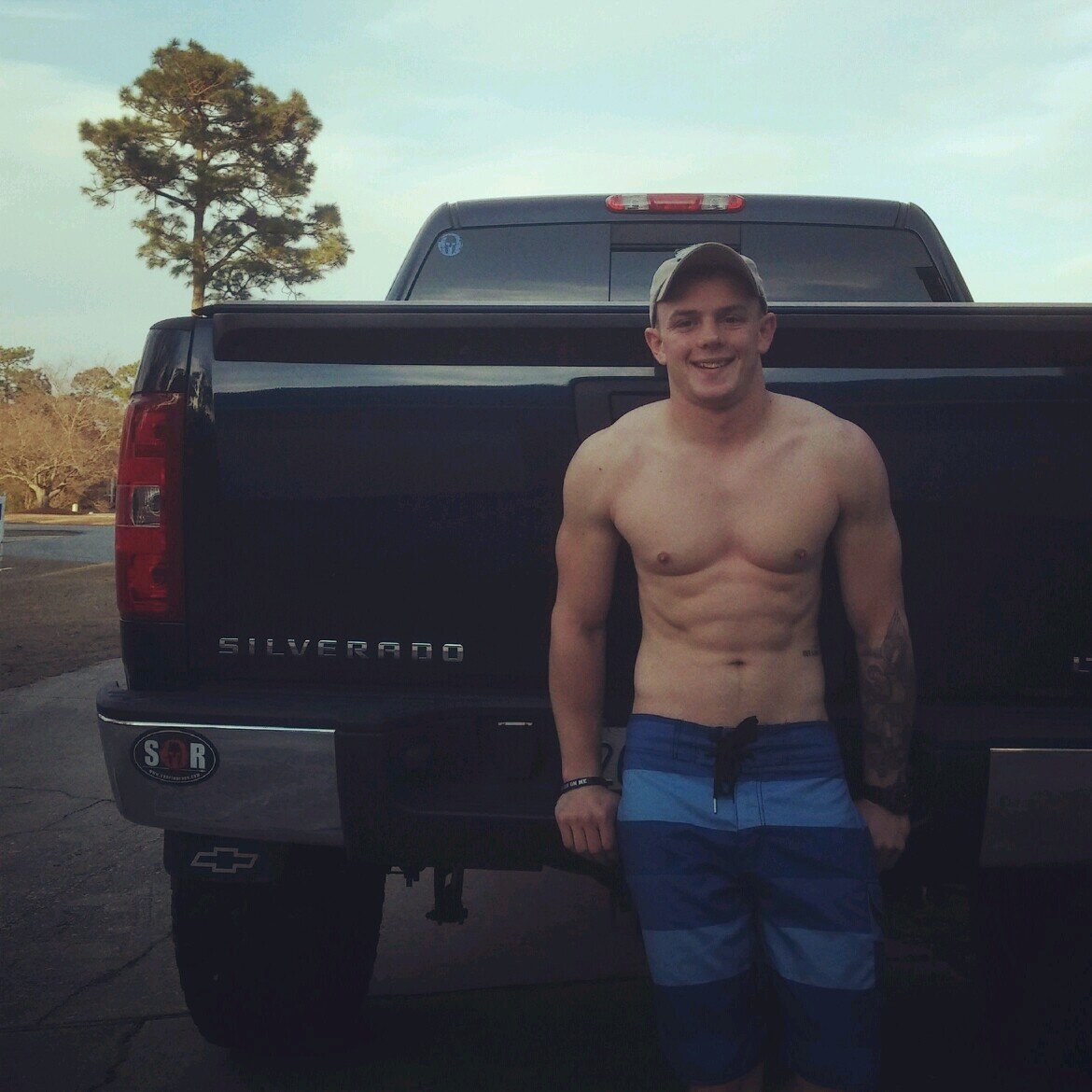 21 years old, i am a super duper paratrooper, shy when i first meet you, but once i get comfortable i do some unforgettable shit