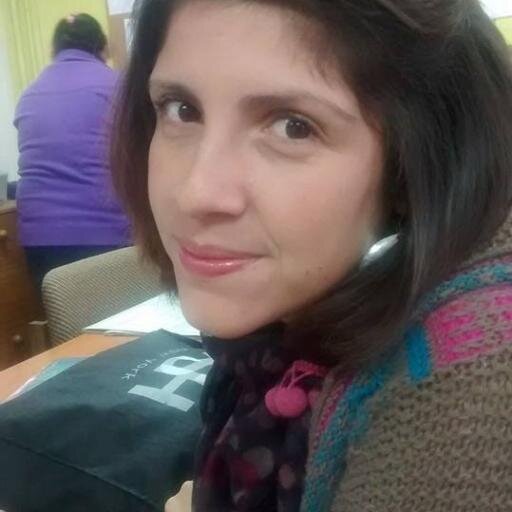 Educadora de Parvulo , enamorada de la vida y sus detalles, amante de la naturaleza, de los buenos amigos,  y de las sonrisas eternas
