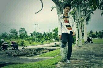 F0l0W @anggara_zakaria|mencoba untk slalu tersenyum wlau hdup ini keras