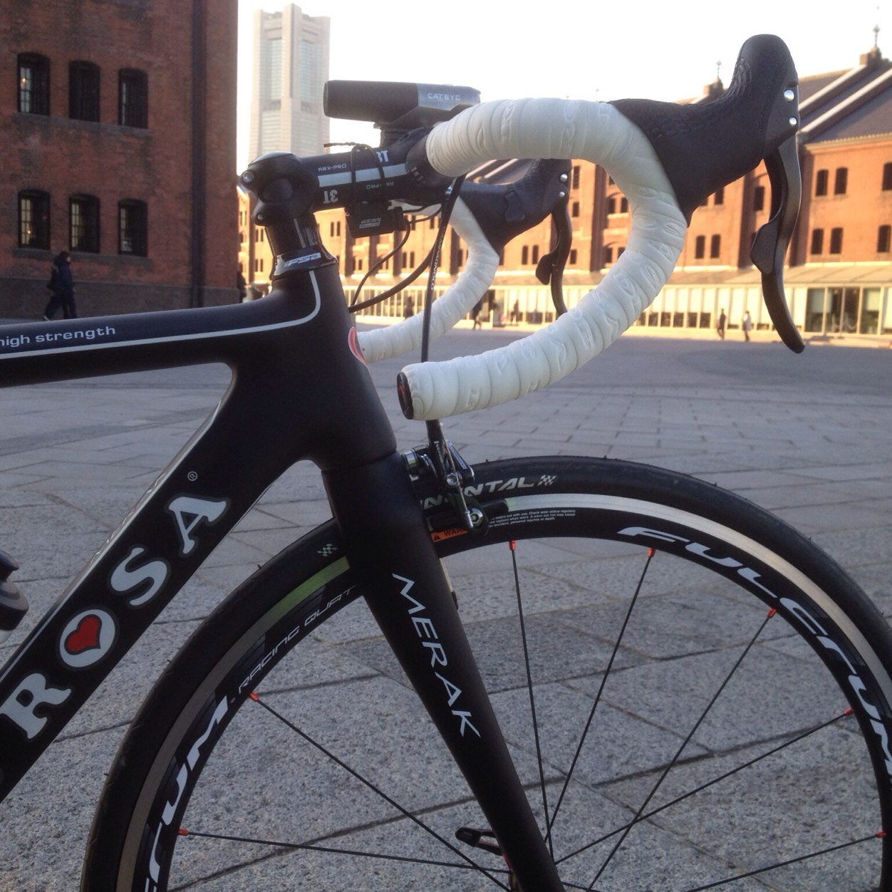 交通事故で急死に一生。ロードバイクをCOLNAGOからDe Rosaに乗り替えました。 MTBはJAMISのDragon Slayerです。最近、SBAA-PLUS資格を取得しました。スポーツ自転車の普及に少しでも貢献出来れば。