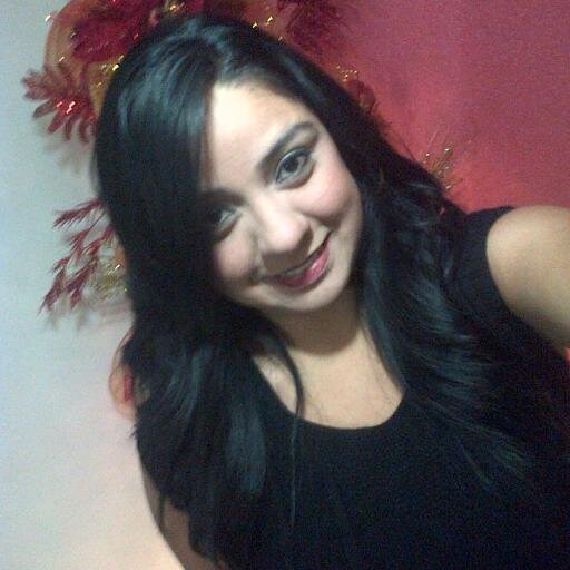 Estudiante de gerencia agroindustrial.. la vida es corta vivela sanamaente y siempre manten la luz en el camino encendida para no perderte =)