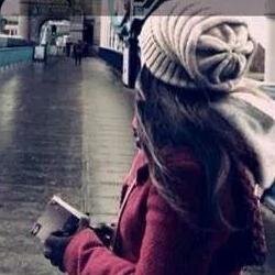 Jodida, deprimida y emocionalmente vacía sola ; asi soy yo.