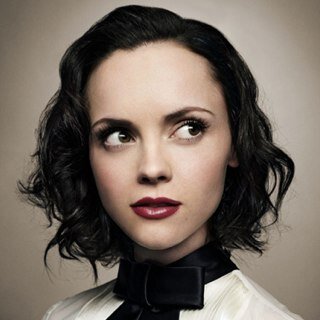 Jennifer Moriarty. Jenny to some, Jen to most and Queen to all. Consulting criminal and your worst nightmare.
V1: - V2-  {{Fem!Jim AU RP/Mature/Bi}}