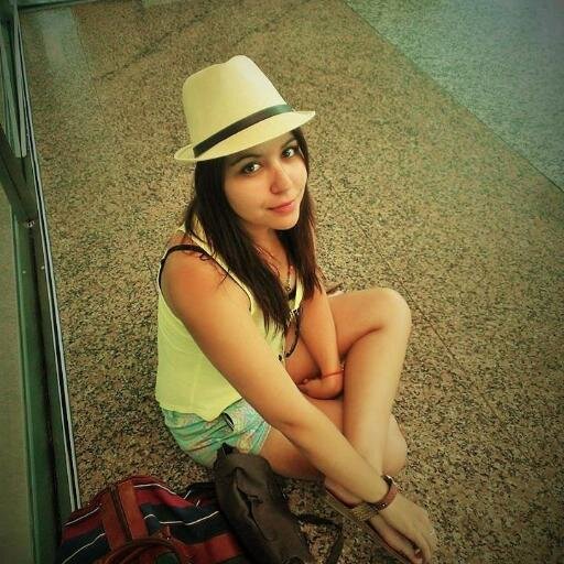 vanessarivera_'s profile picture. Most random person you'll ever meet. English teacher-translator. Hate seafood. Love ketchup. Animal lover