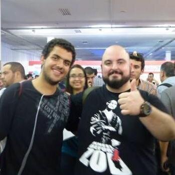 Eu finjo q ngm ta lendo o q eu escrevo aqui