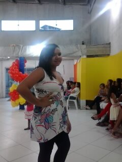 amo pizza,funk,curto musicas eletronicas e 3 minha familia..