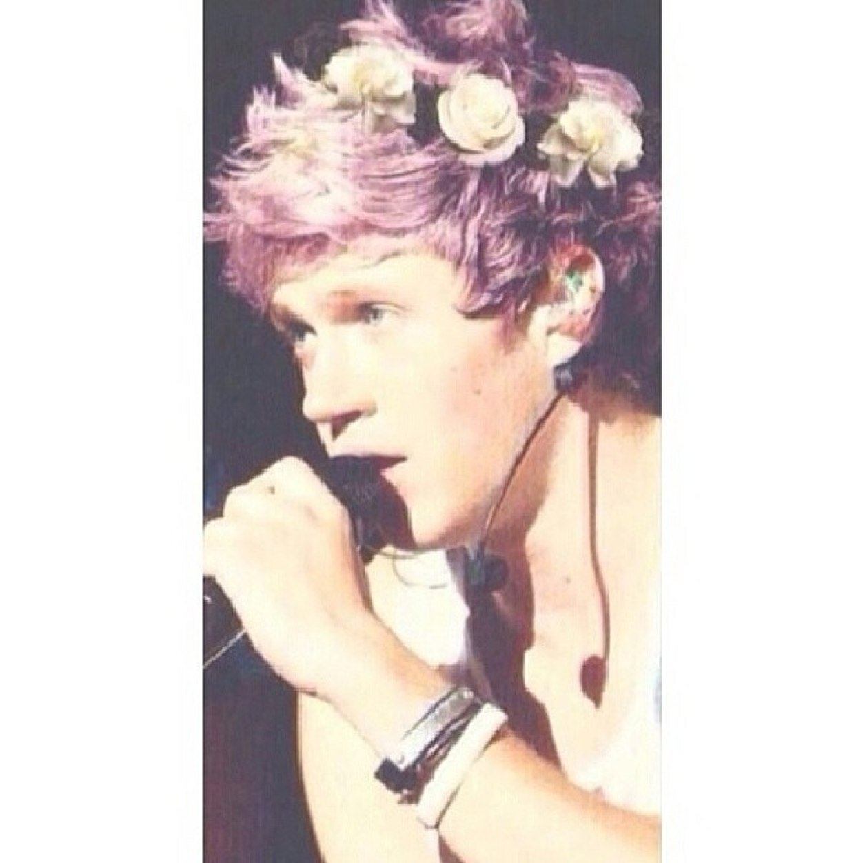 One day I will steal Harry styles dimples and ride off into the distence on a unicor with Niall xx