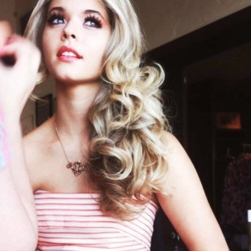 Long lost twin sister of #JacksonWhittemore. I hunt Werewolves in my spare time.  
TW||RP||+18
