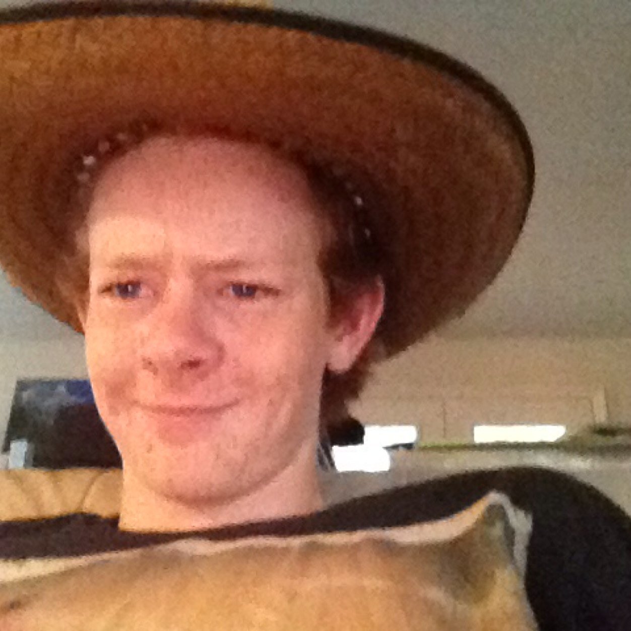 thatgingerkiid's profile picture. Eating fruit is good for your health.