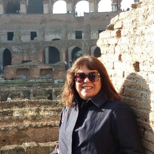 Fundraising professional. Animals and travel are my passions!