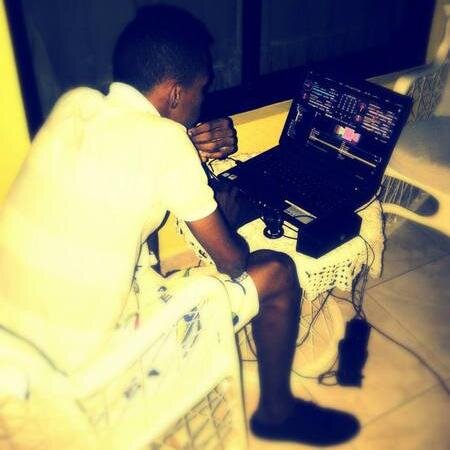 Soy Dj en @RADIOCRAZYPOINT ^_^