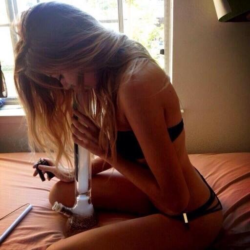 smokeslut's profile picture. Rise n' grind