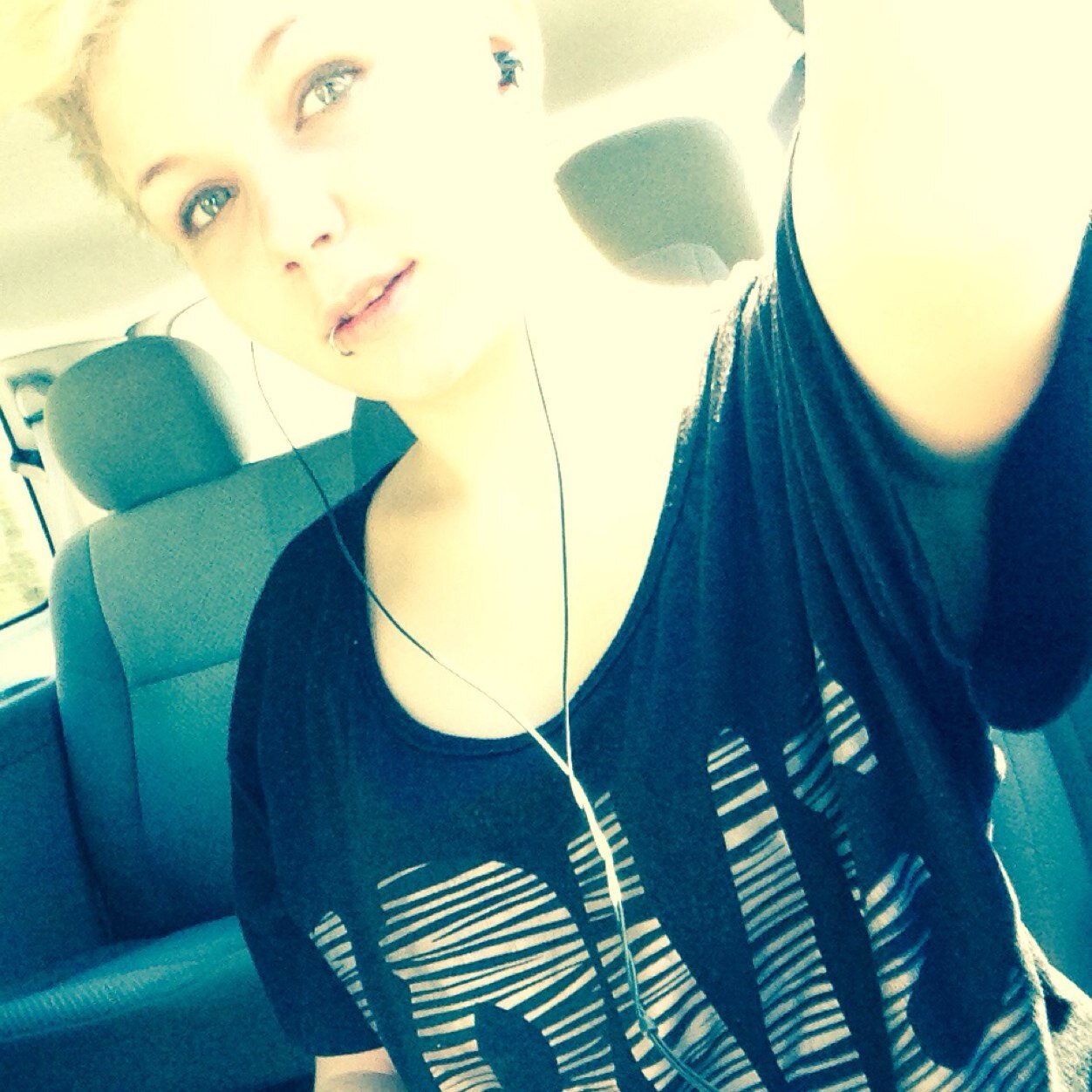 Find me  and follow me 
Instagram: HeyItsAmy28 
Twitter: HeyItsAmy28
Vine:Amy York
