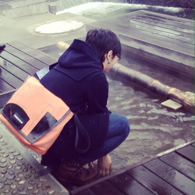 kiki_ak's profile picture. 映画を見るサラリーマン