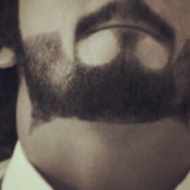 أنا نيتُك و أنانيتُك و أمنُياتك ، أنا ذلك الرَجل الجنوُبي الأشعَث الأغبر الذي رتَبتهُ و هندَمتهُ أضواء المدينَة . أبهَا