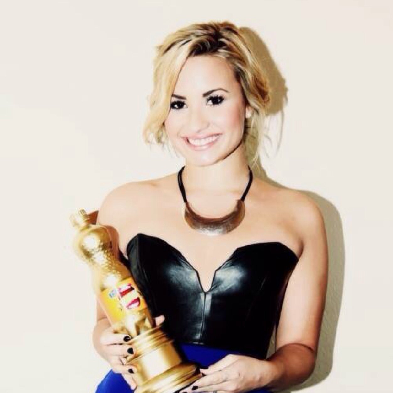 I love demi lovato and one direction also I love singing and dancing and acting also I love glee!!!!!!!!!!