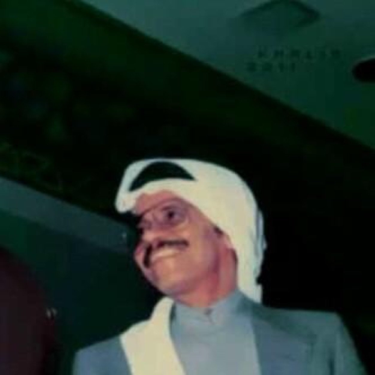 بَين آلكتآبه والآقتبآس . لا وطن ليَ.