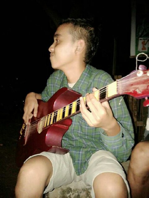 02_12_1996's profile picture. 