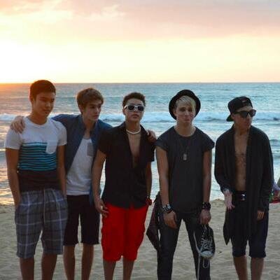 Here to support @DaltonIM5 ❤ He's my reason to live in this world! ❤ 1/5 IM5 [Dalton] 2/4 IM5 Family [Sophie and Dana's dad]