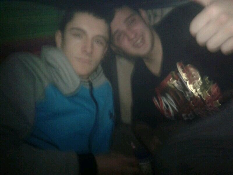 Soy de Coruña del 98 ,deportivista y boxeador en proceso me mola el buen reggae el rap y estar de trankis con los colegas