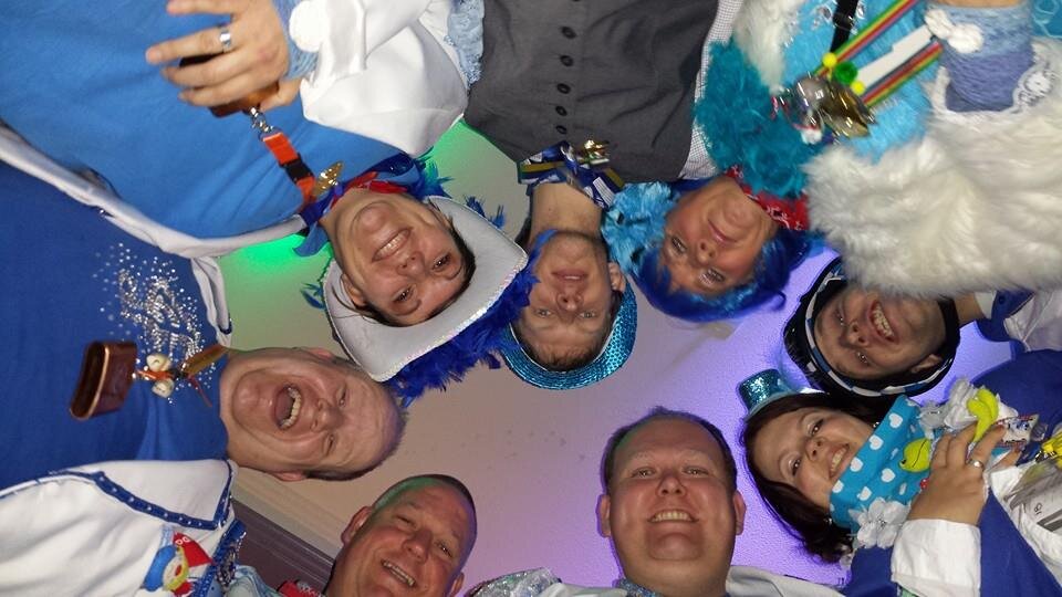Blaaskapel uit Dordrecht. Bestaat uit 12 man/vrouw. http://t.co/pHVjrFbyw1 Feesten, partijen, braderieën, festivals en carnaval.Wij zoeken nog leden!!!