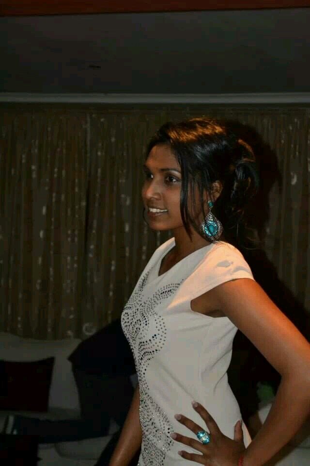 thaliamatadin's profile picture. :) just going with the flow...