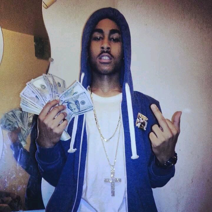 ☁☁☁✈☁☁ #FINESSGANG for booking(features) contact breezeboi1@gmail.com looking for management.! On KD in the studio.! ·