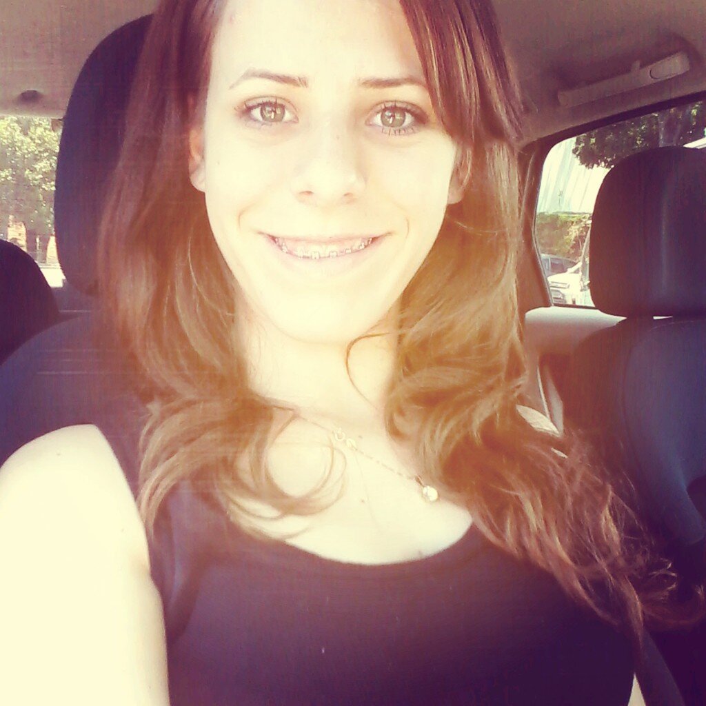 Ainda bem que sempre existe outro dia, e outros sonhos, e outros risos, e outros amores, e outras pessoas