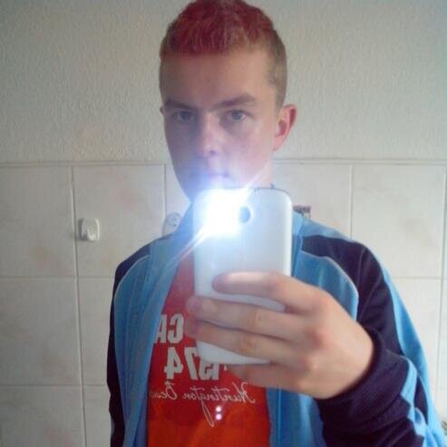 hey Ich bin Nick ich rappe gerne, mache Beat-Box  und wohne in Neubrandenburg