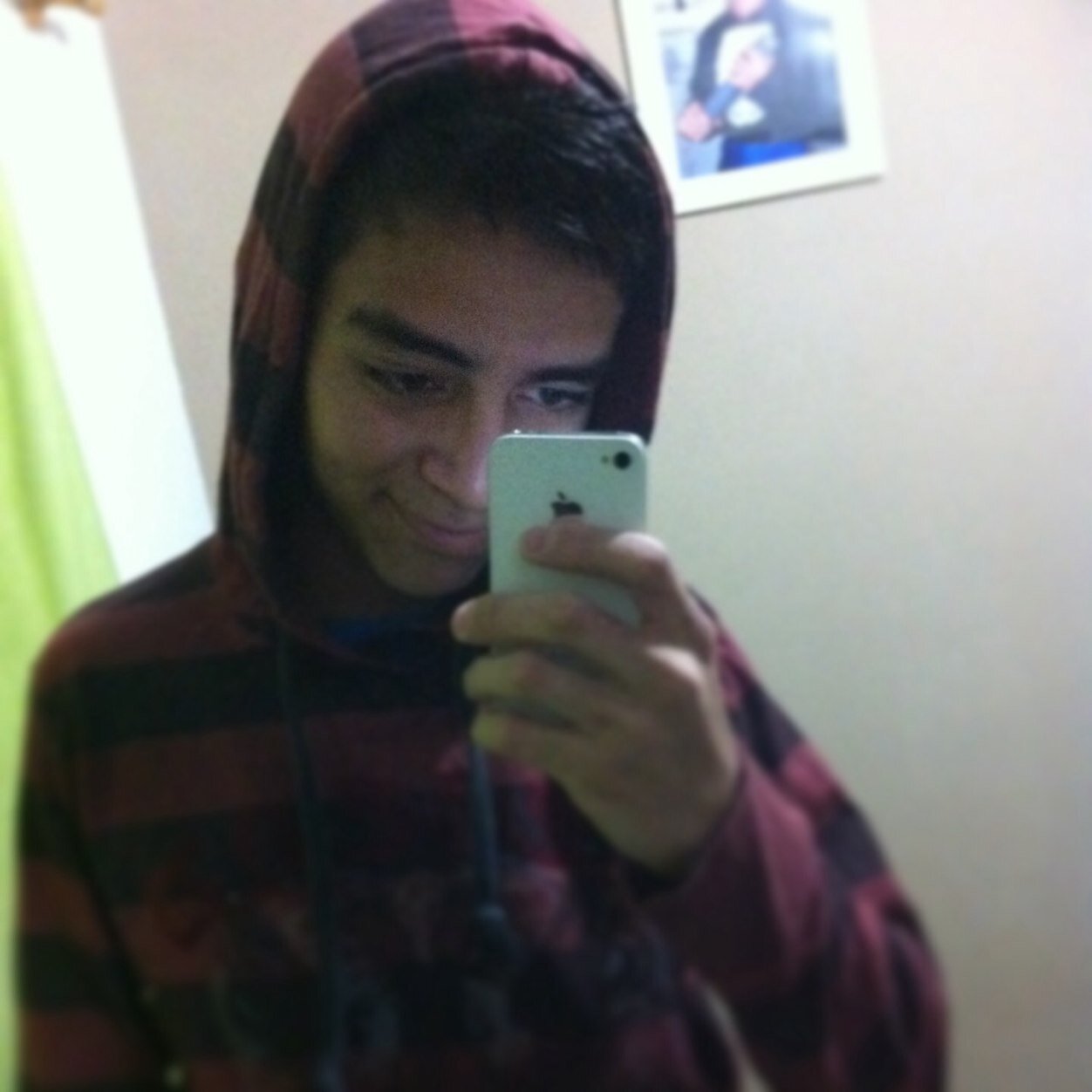 modelo, ator, compositor e mentiroso.