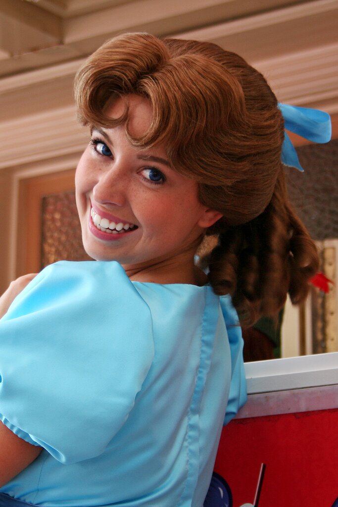 #RP Hello! I'm Wendy. I have 2 brothers and my best friend is @HiItsPeterPan! I tell him stories and in return, he takes me to Neverland.