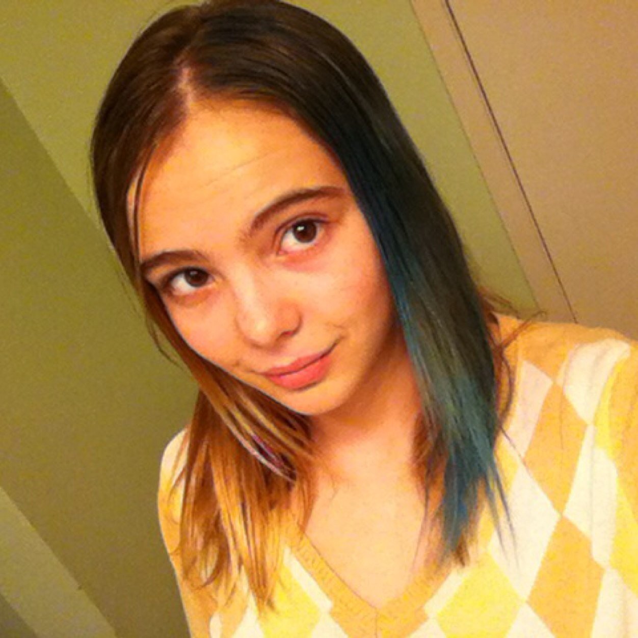Im blonde i can be a bitch only to my friends cause they kno i love them im a fan of a lot of people❤️❤️ im disney obsessed i cant stand scary movies