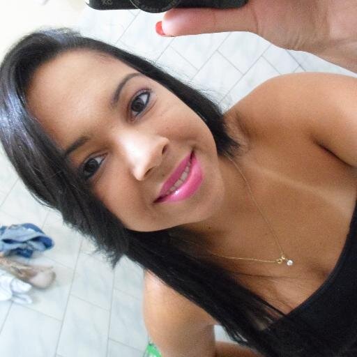19 anos, casada, virginiana, vascaína.
http://t.co/rYXuqbli5z