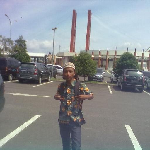 zaenal_pvc's profile picture. Tak perlu menyembunyikan kekuranganmu dari orang yang kamu cintai. Karena ketulusan cinta bisa teruji ketika cinta bisa menerima kekurangan.